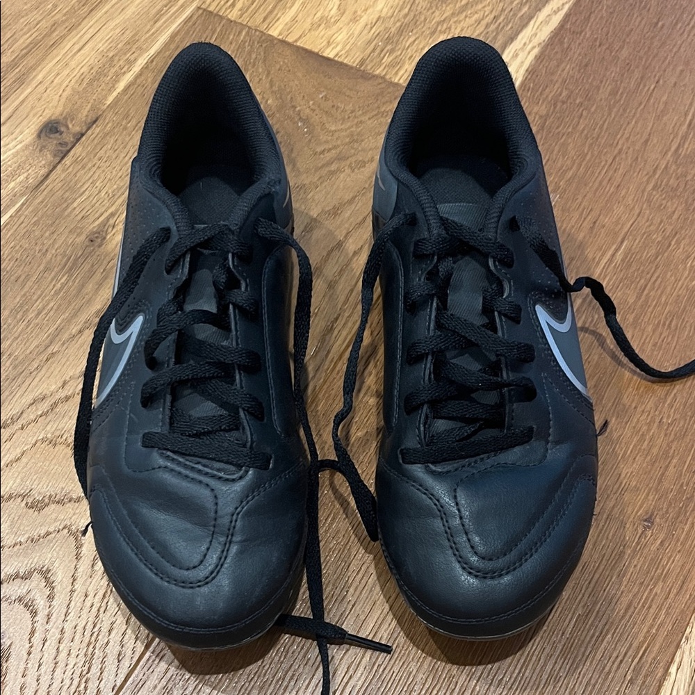 Nike Kids Black Soccer Cleats